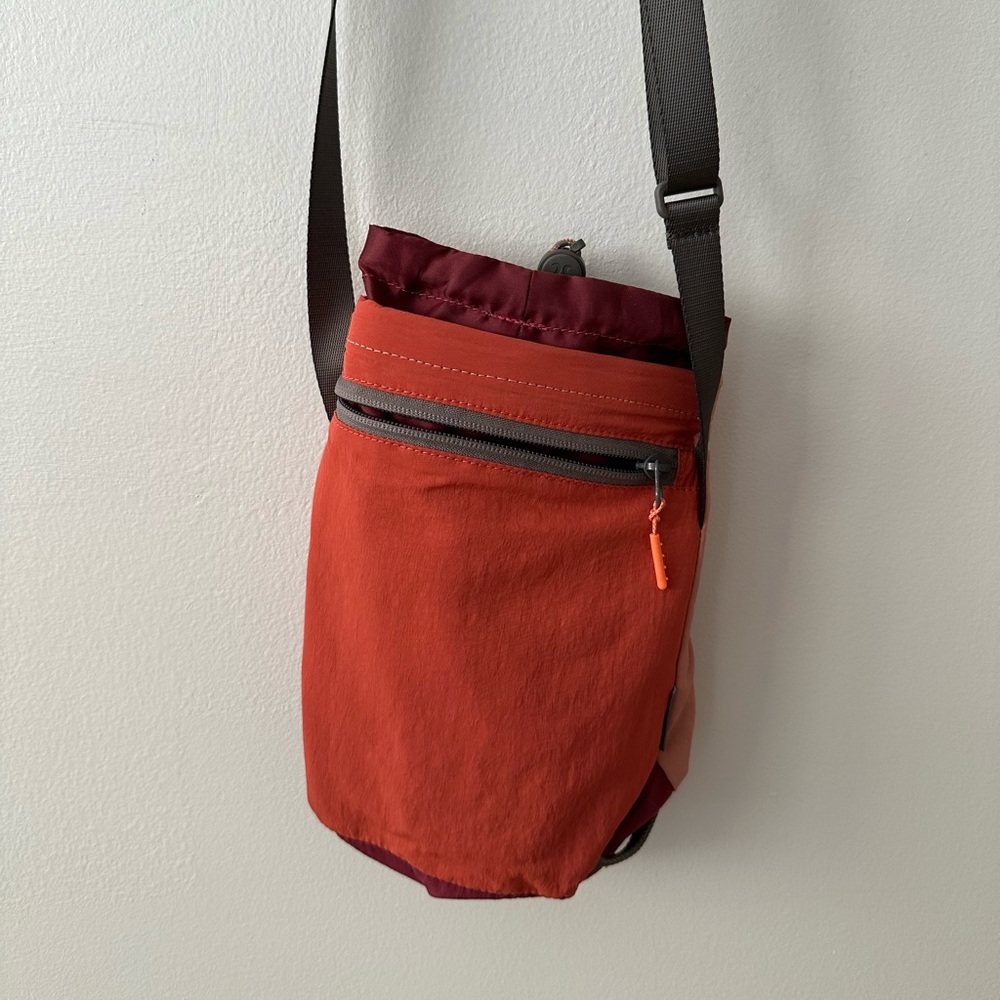 Lululemon bottle bag